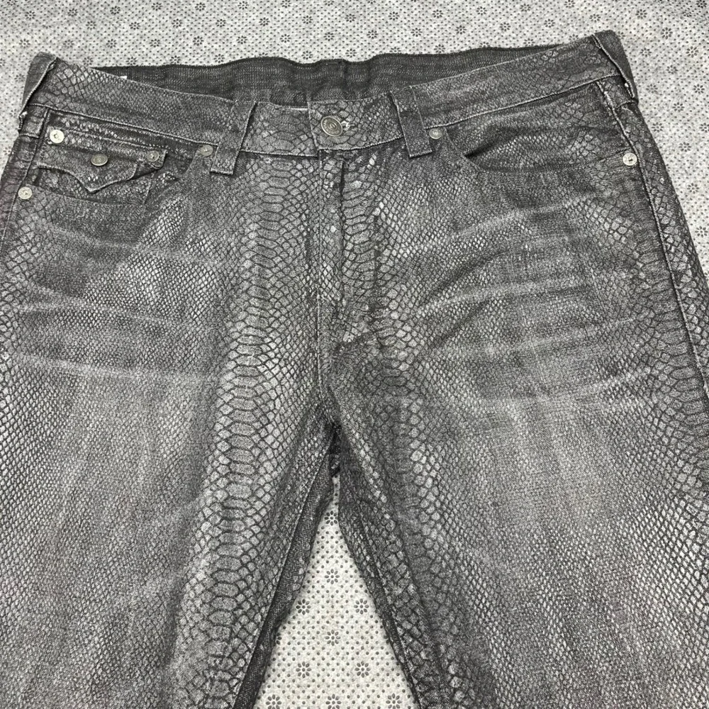 Vintage USA True Religion Ricky Snakeskin Jeans Mens 40x28 Black Grey Raw Hem
